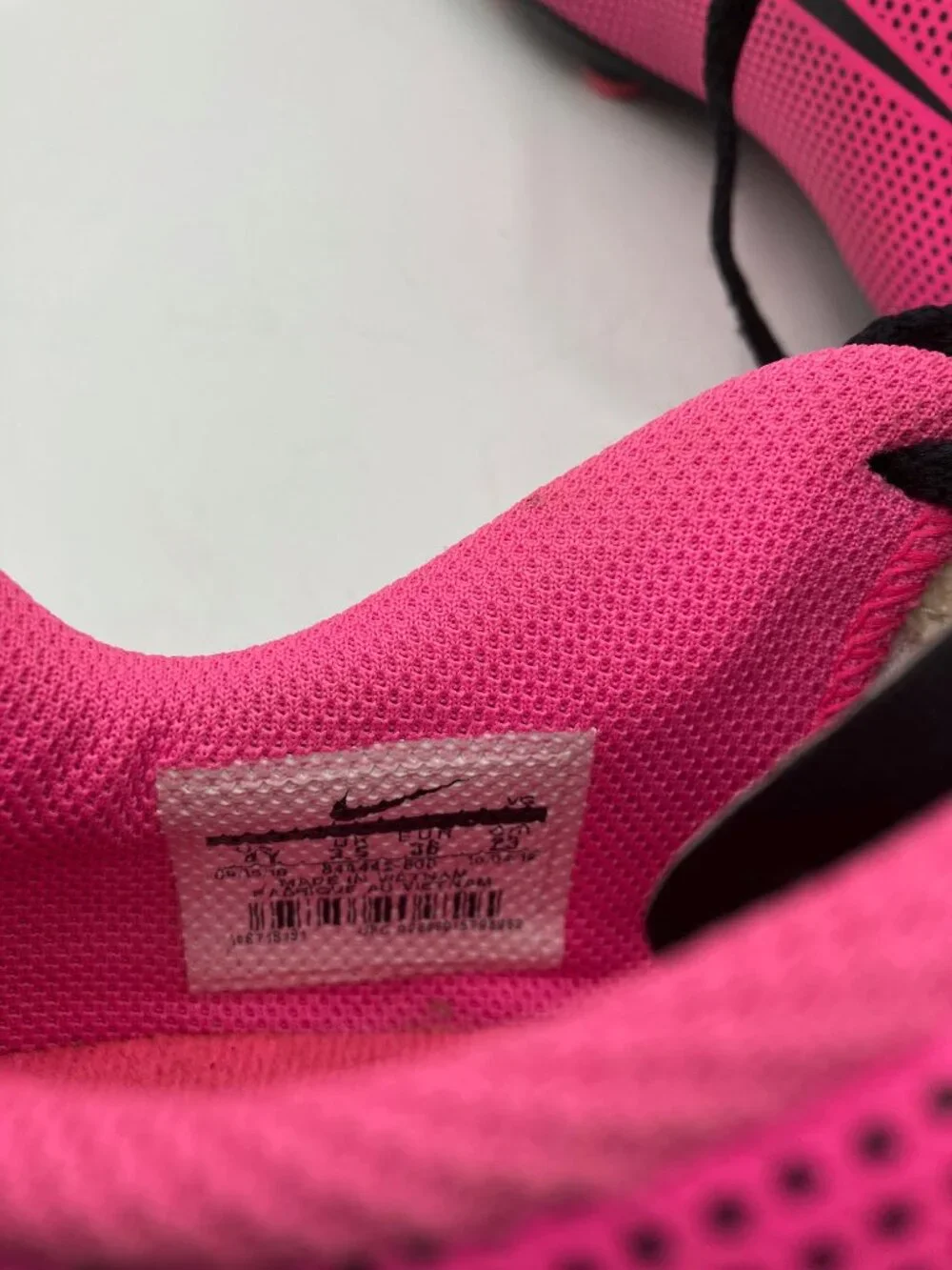Nike Soccer Cleats Bravata II Youth Size 4 Hot Pink & Black Logo